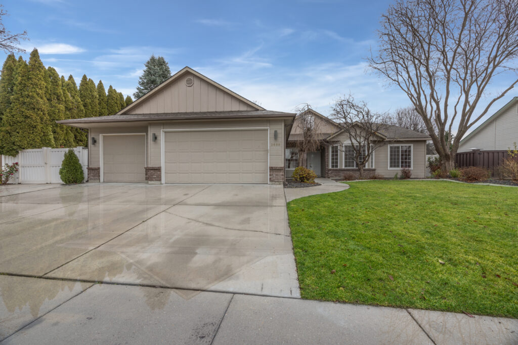 Front view of house at 2680 south loftus way in meridian, idaho listed by jeff sudmeier with idahoreal.estate team at action real estate.