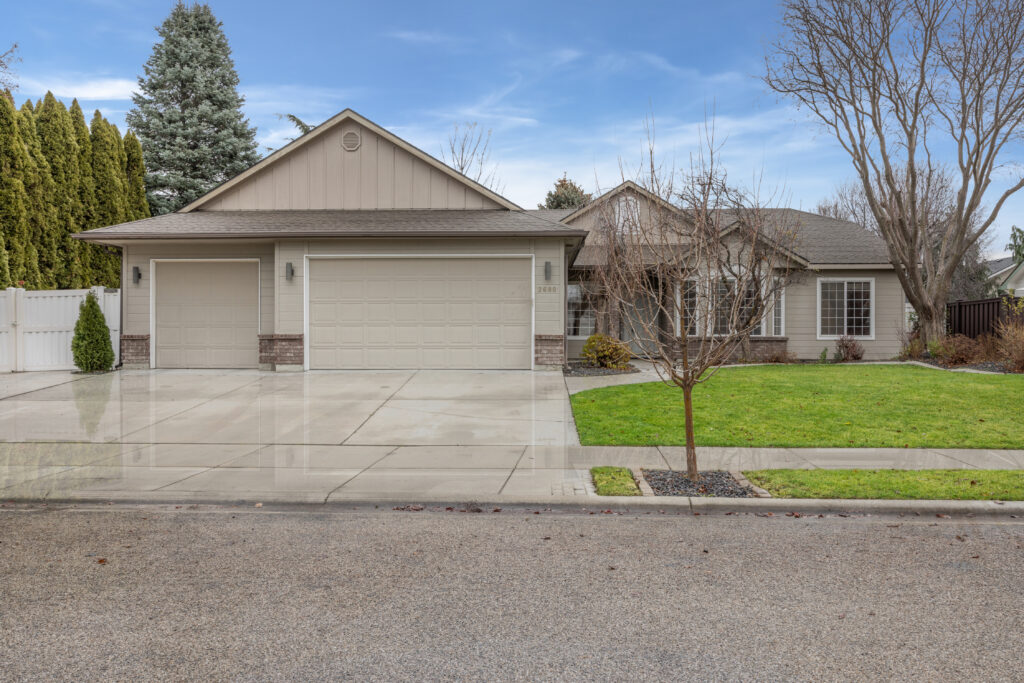 Front view of house for sale located at 2680 S. Loftus Way in Meridian, Idaho listed by Jeff Sudmeier