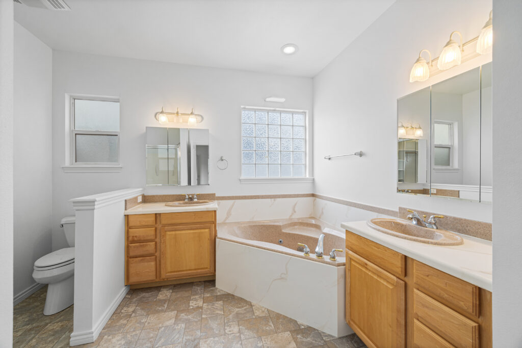 Primary master bathroom view of house at 2680 south loftus way in meridian, idaho listed by jeff sudmeier with idahoreal.estate team at action real estate.